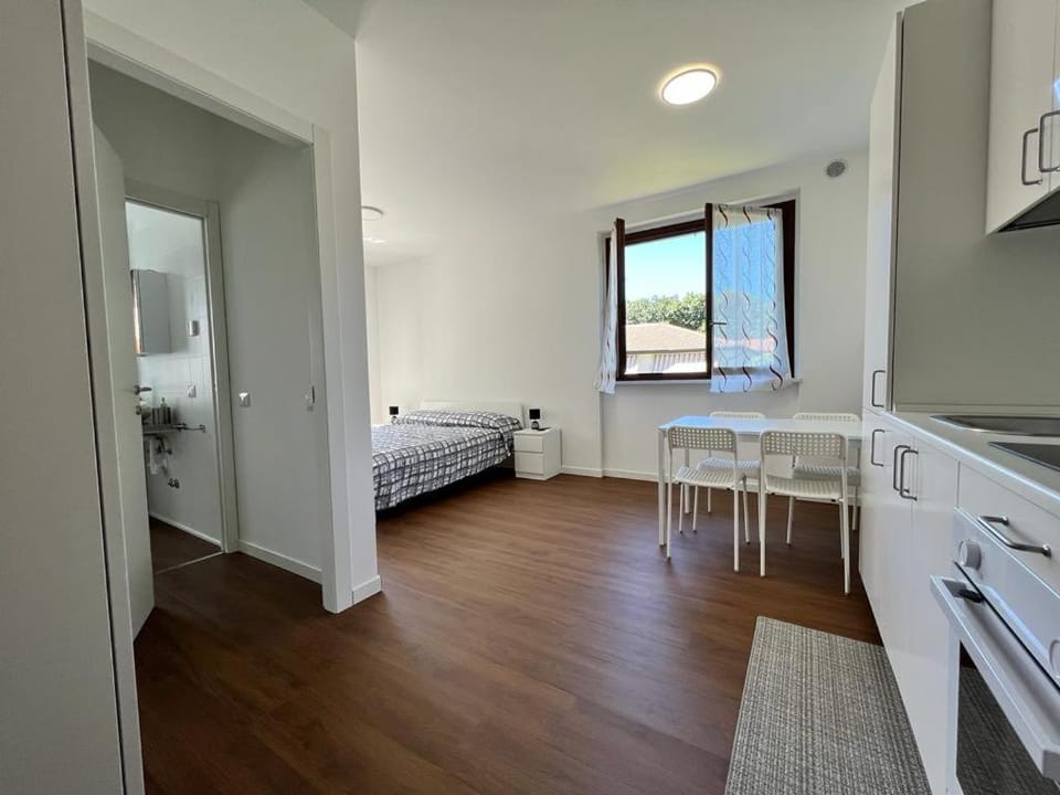 Bed, Kitchen or kitchenette, Photo of the whole room, Dining area