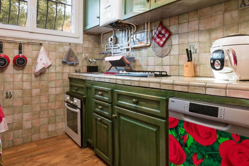 Kitchen or kitchenette, Living room