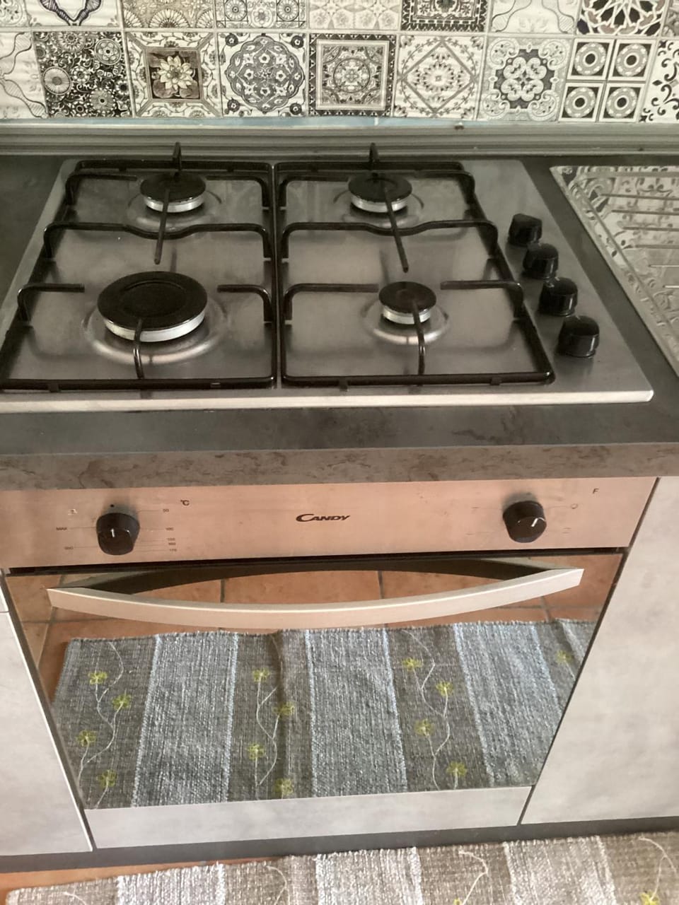 Kitchen or kitchenette, pet friendly, stove