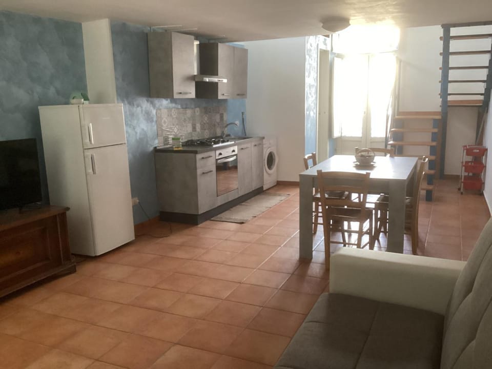 Kitchen or kitchenette, Dining area, pet friendly