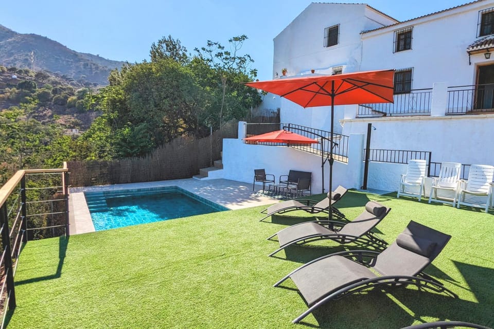 Property building, Patio, Day, Natural landscape, Garden view, Mountain view, Pool view, Swimming pool, sunbed