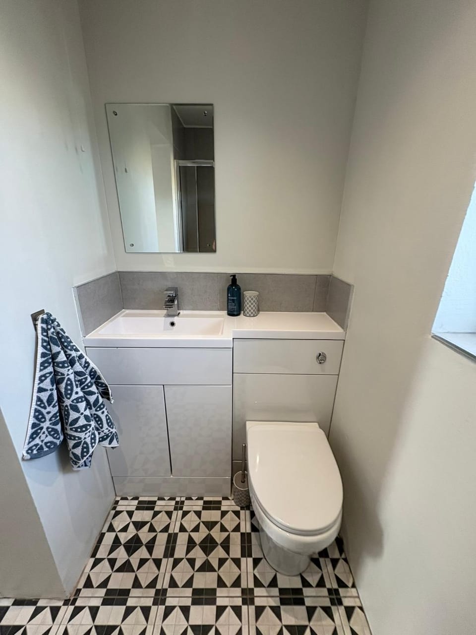 Private, modern guest suite Four Mile Bridge, Rhoscolyn Apartment in Wales