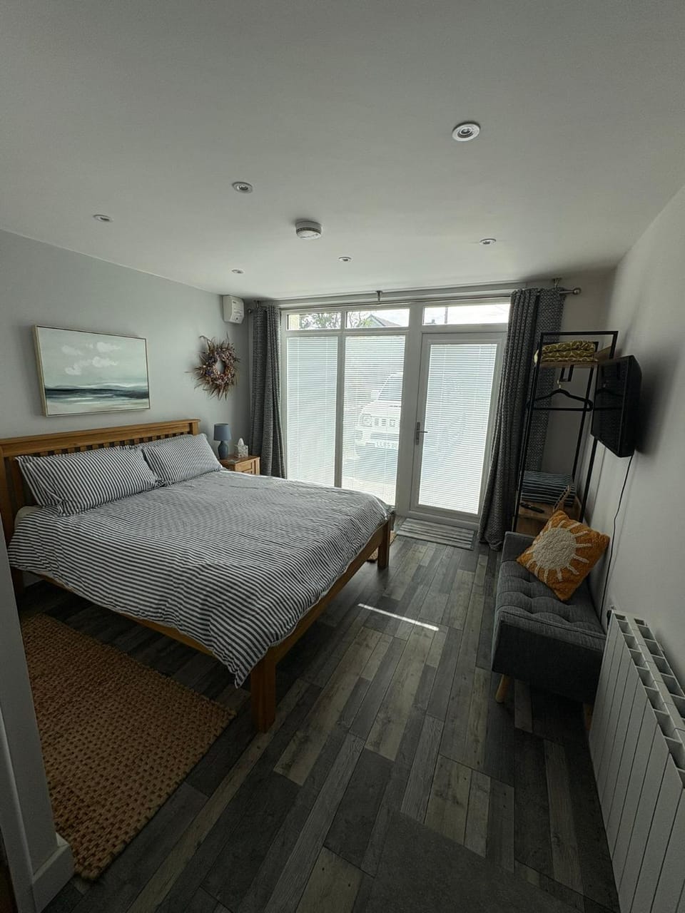 Private, modern guest suite Four Mile Bridge, Rhoscolyn Apartment in Wales