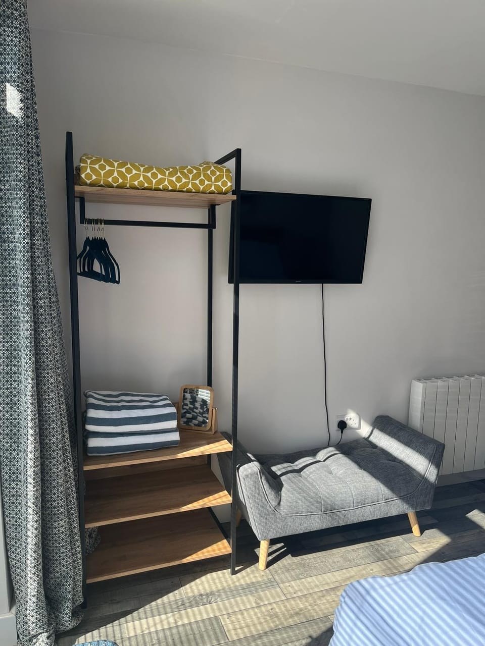 Entire guest suite in Four Mile Bridge, Rhoscolyn Apartment in Wales