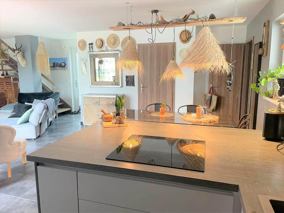 Kitchen or kitchenette, Living room, Dining area