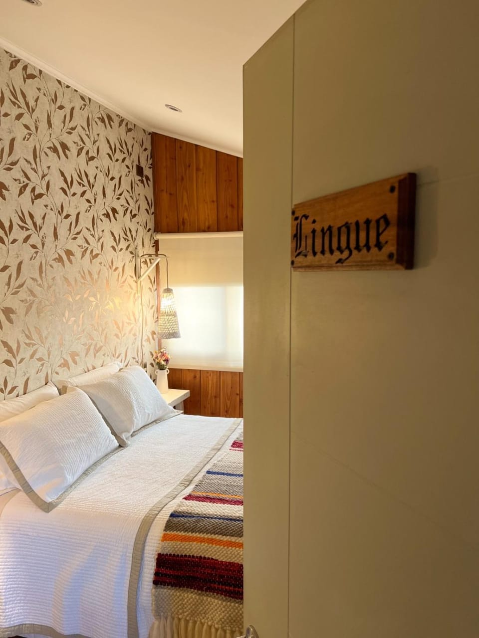 Bed, Photo of the whole room, Bedroom, Garden view