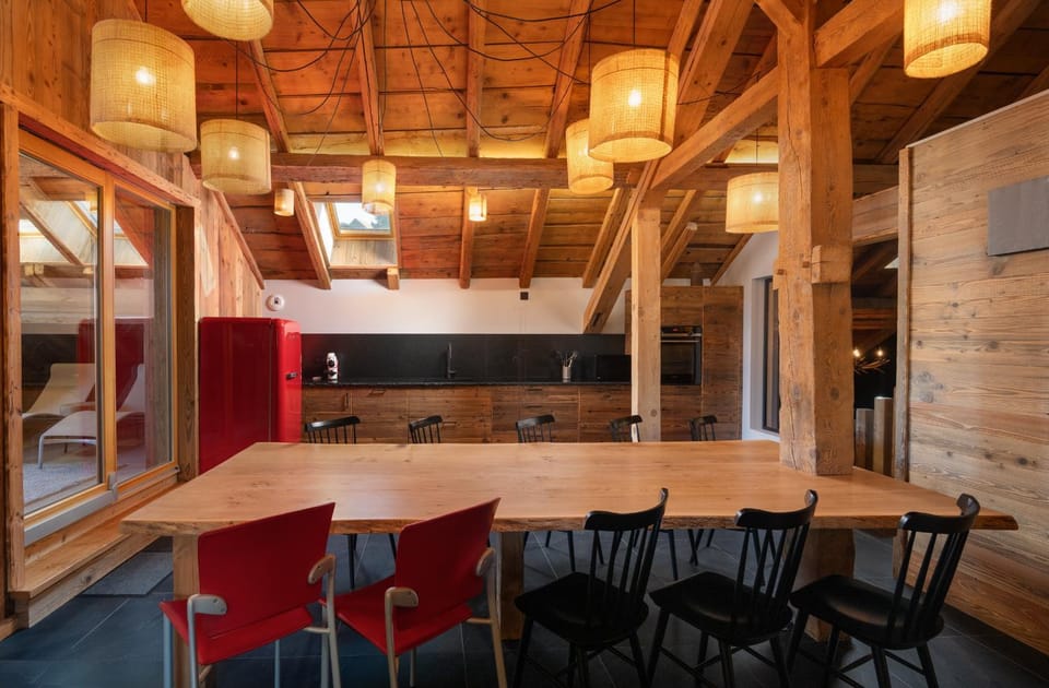 Kitchen or kitchenette, Dining area