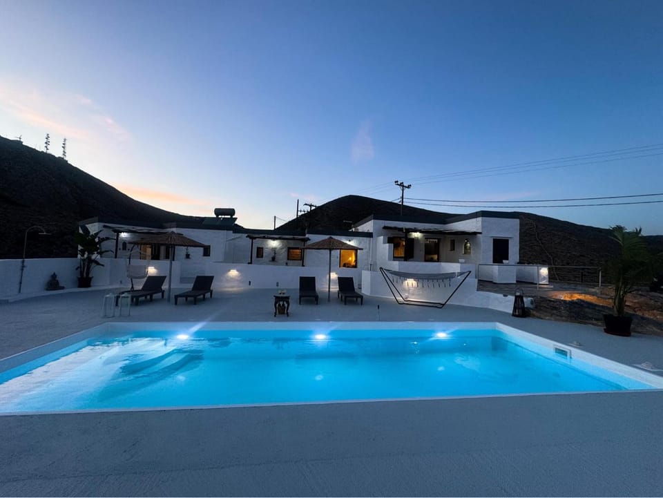 Property building, Patio, Natural landscape, Mountain view, Pool view, Swimming pool, sunbed
