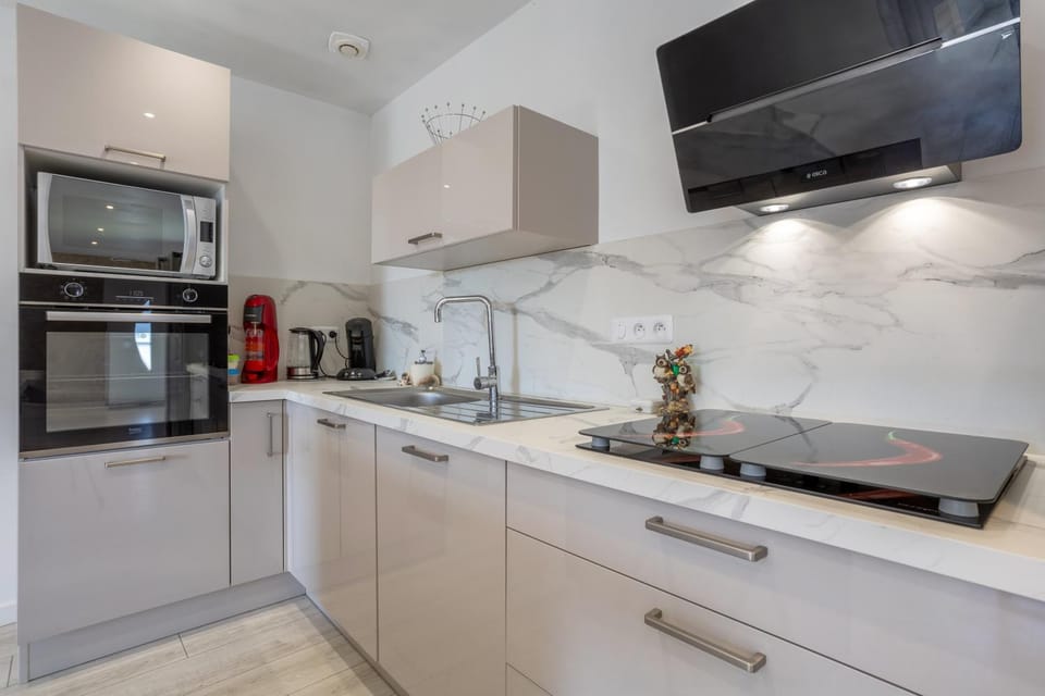 Kitchen or kitchenette, Living room