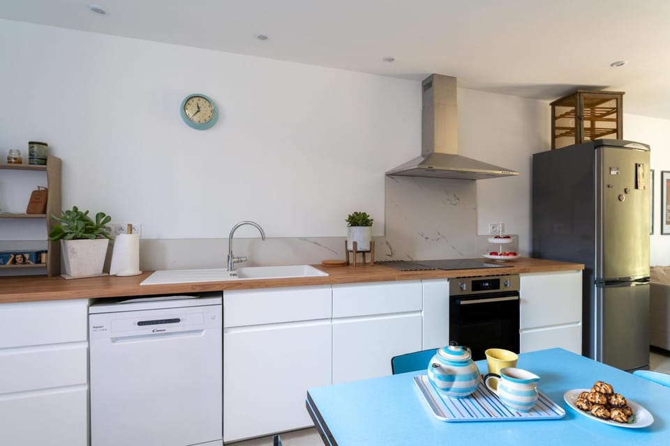 Kitchen or kitchenette, Living room