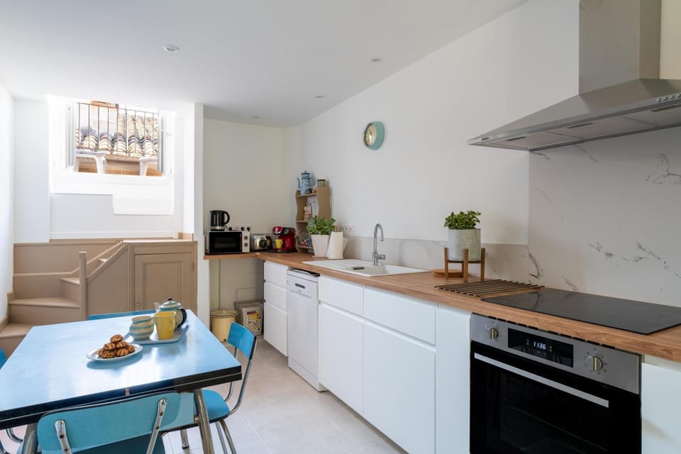 Property building, Kitchen or kitchenette, Living room
