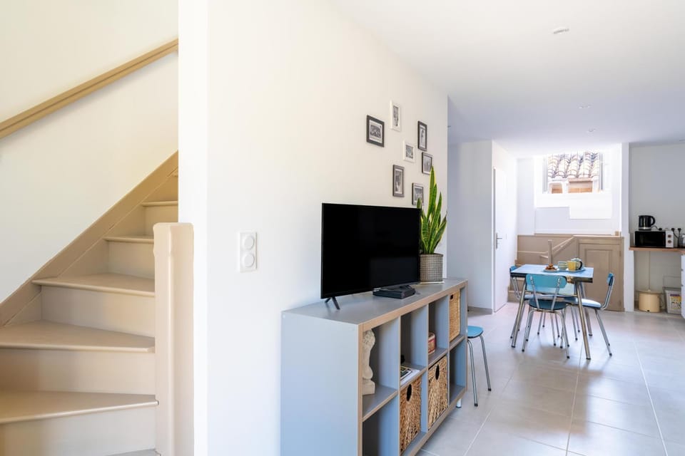 Property building, Living room