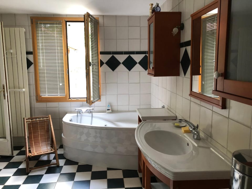 Bathroom, Living room