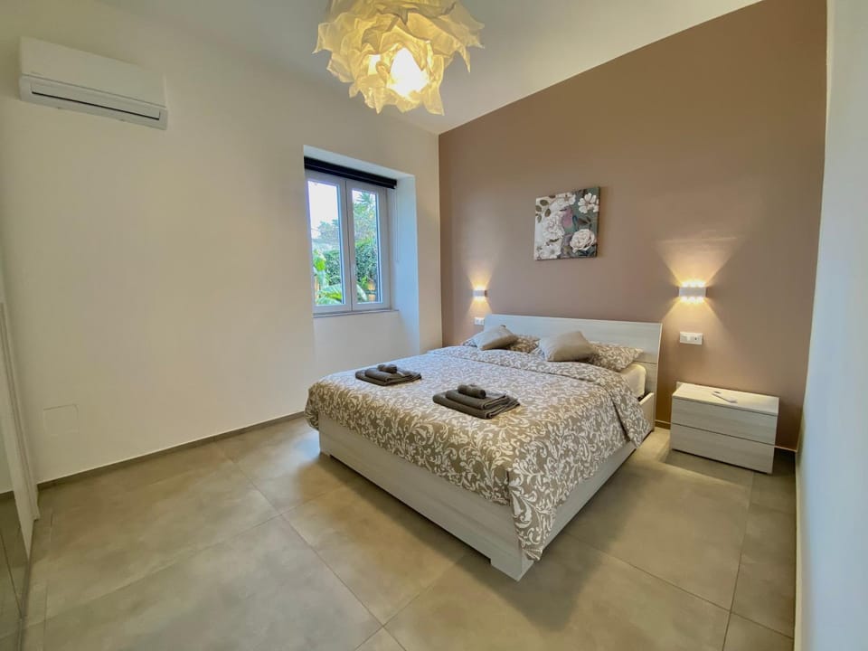 Bed, Photo of the whole room, Bedroom, towels, air conditioner