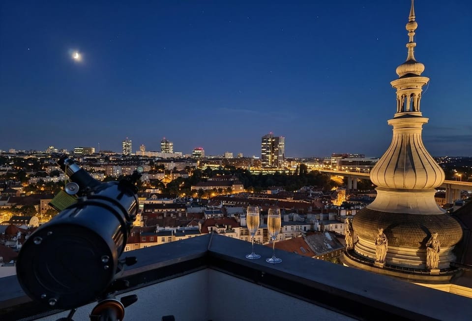 View (from property/room), Balcony/Terrace, City view