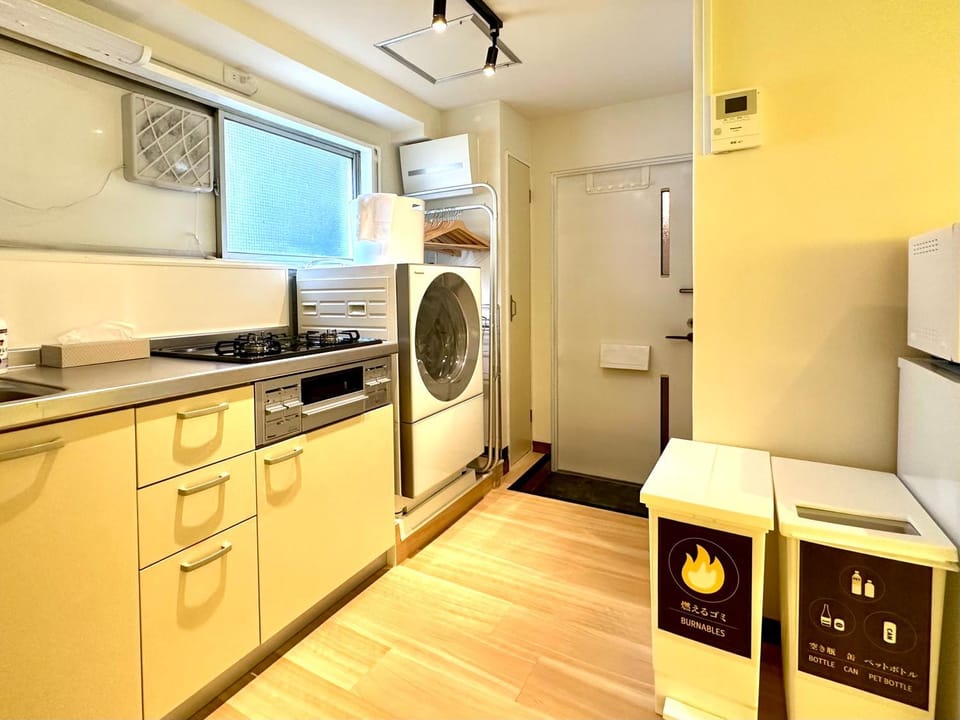 Kitchen or kitchenette, pet friendly, stove, washing machine, dryer