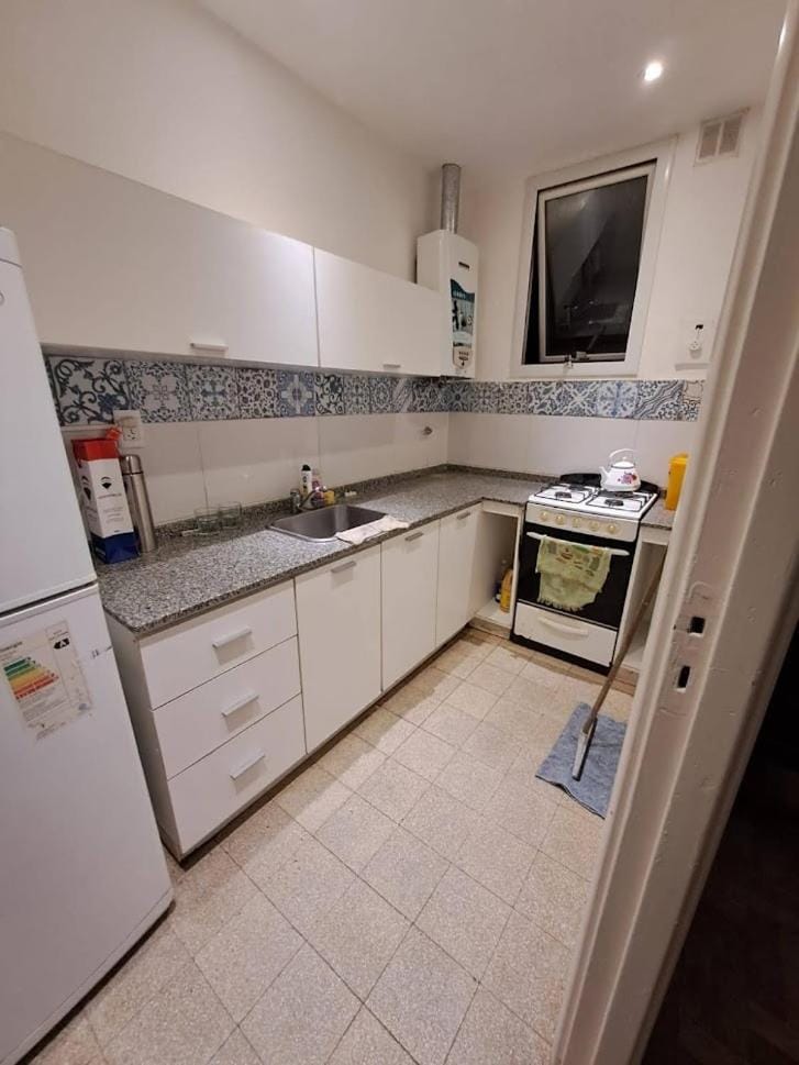 Kitchen or kitchenette, pet friendly, stove