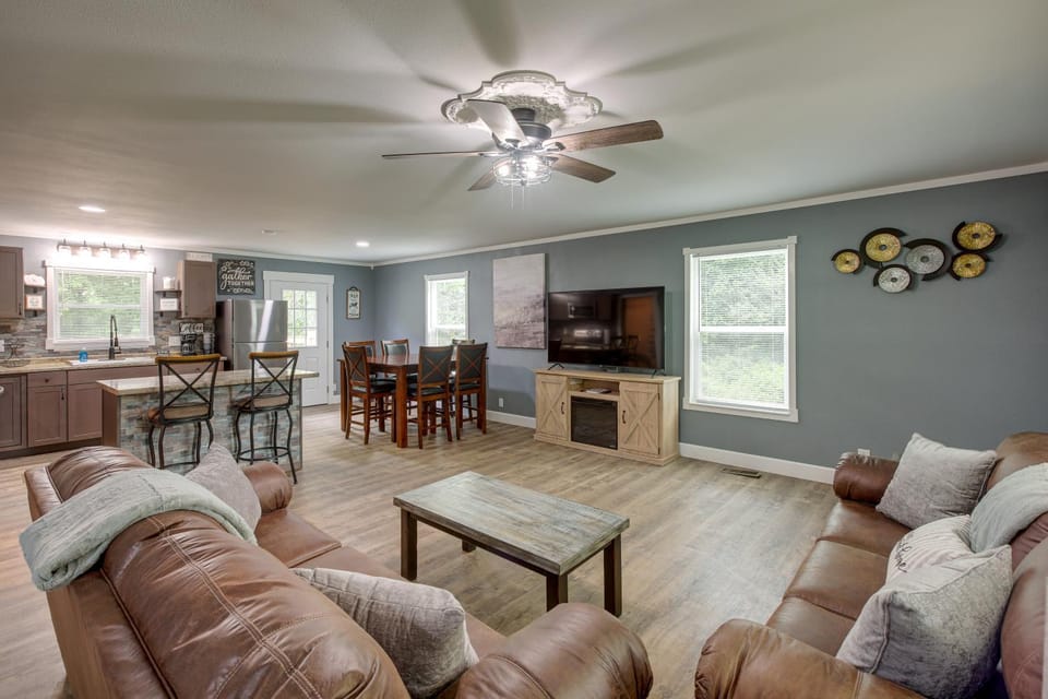 Close to Nickajack Lake! Serene Retreat w/ Hot Tub House in Alabama