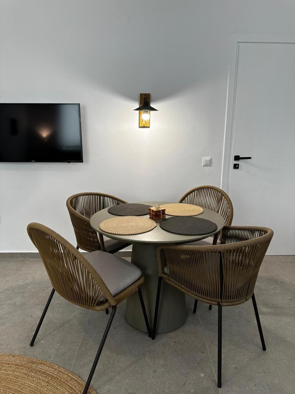 TV and multimedia, Dining area