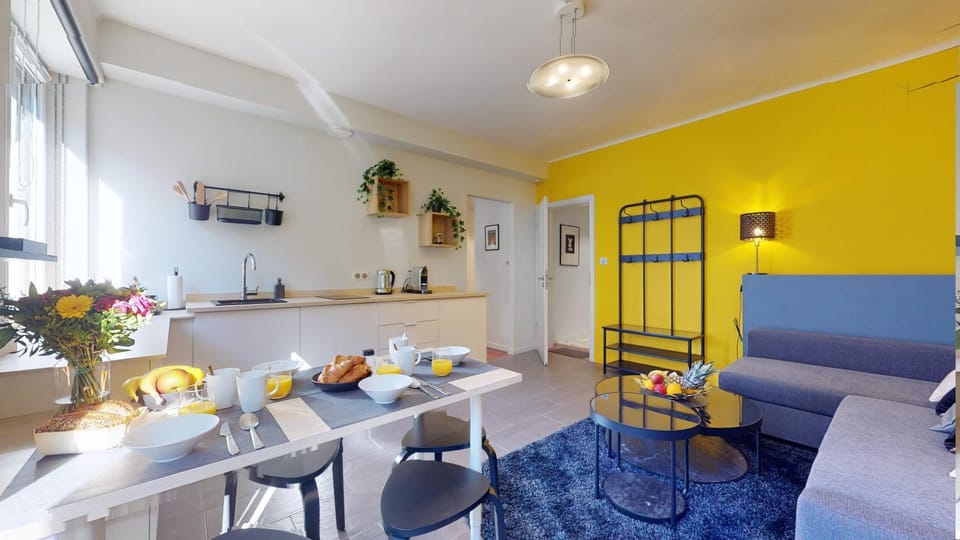 Kitchen or kitchenette, Living room, Dinner