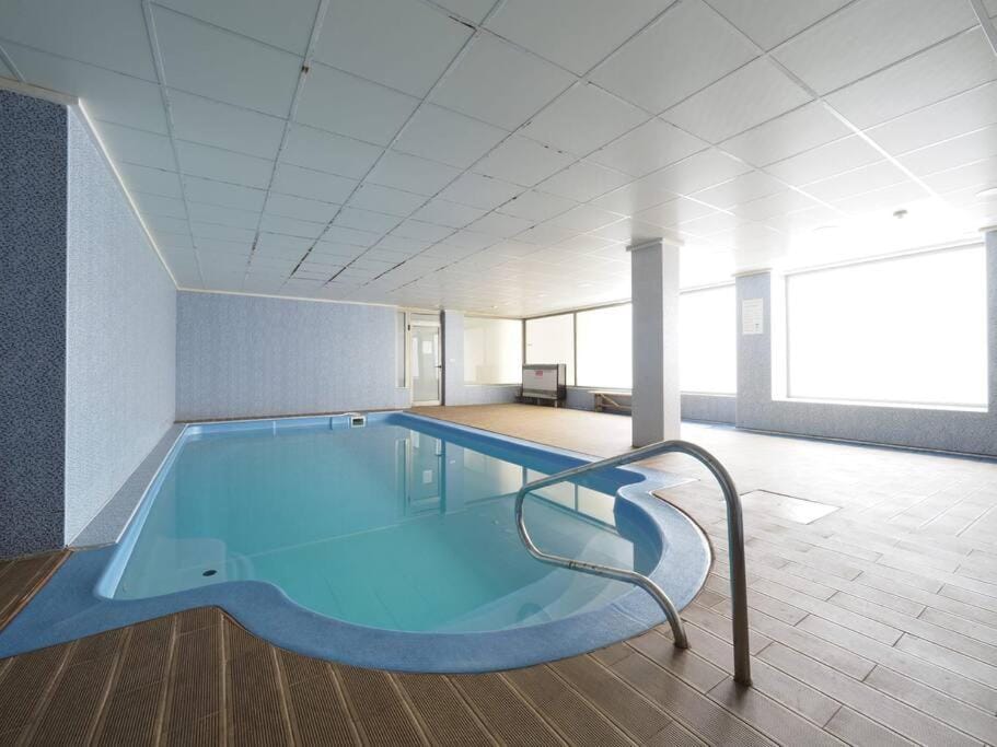 Swimming pool, Swimming pool