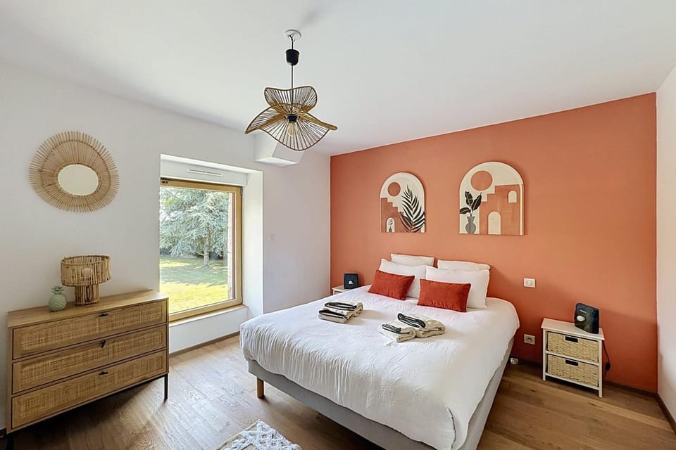 Maisons de Familles Quiet family-friendly vacation rental with a spa House in Normandy