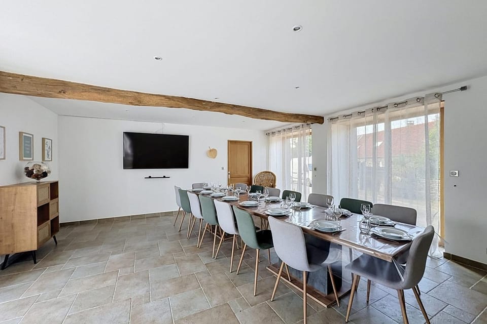 Maisons de Familles Quiet family-friendly vacation rental with a spa House in Normandy