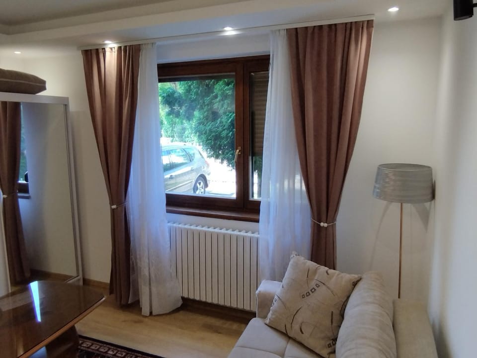Living room, internet