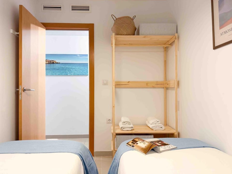 Bed, Photo of the whole room, Bedroom, towels, wardrobe