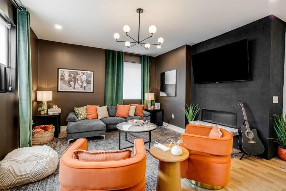 Stylish New Gulch Home Rooftop Deck w City Views House in Nashville