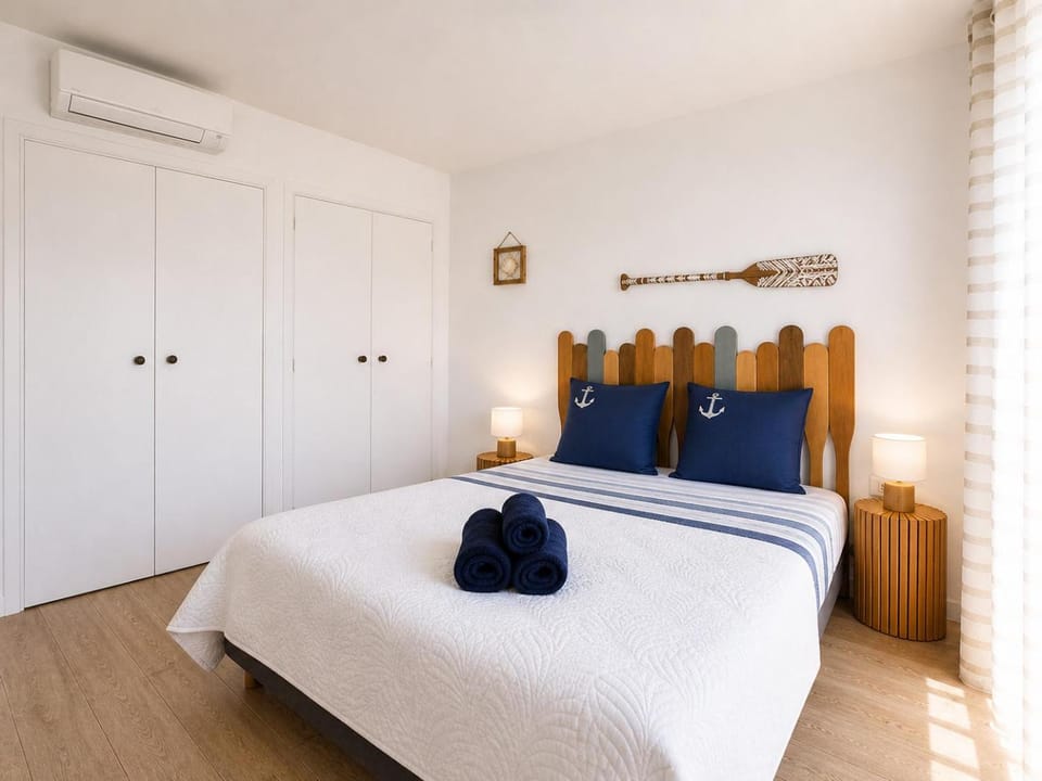 Bed, Photo of the whole room, Bedroom, towels, wardrobe, air conditioner