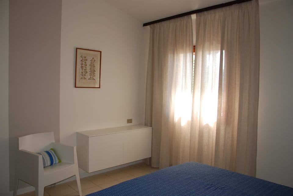 Bed, Photo of the whole room, Bedroom, hair dresser