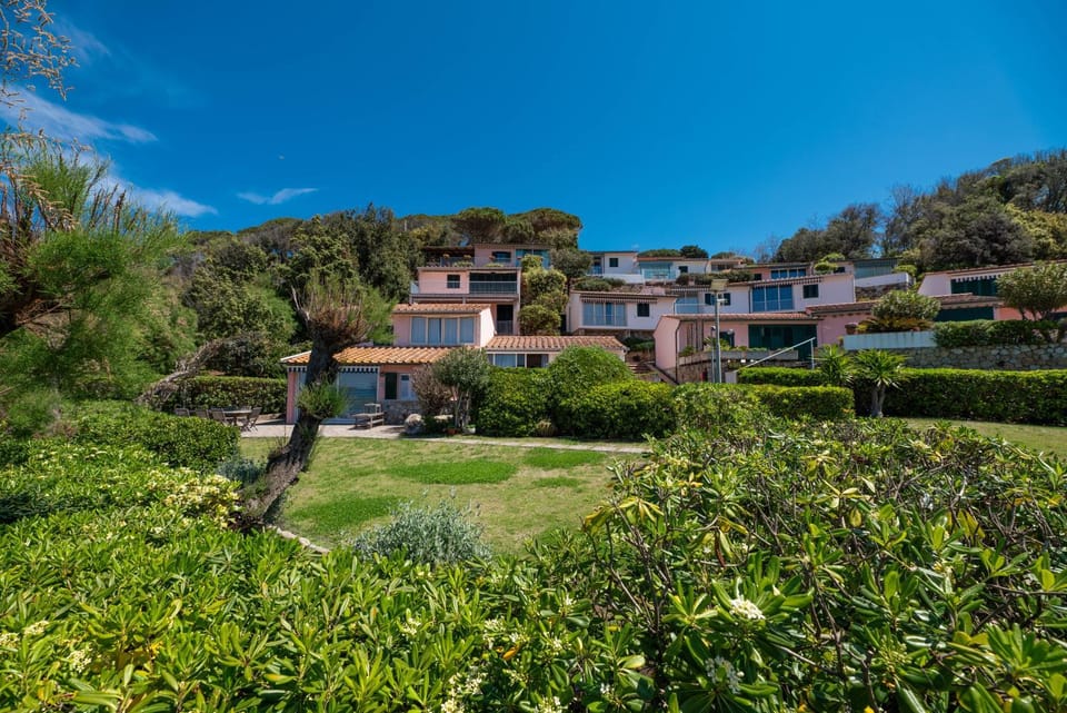 Property building, Day, Garden, Garden view