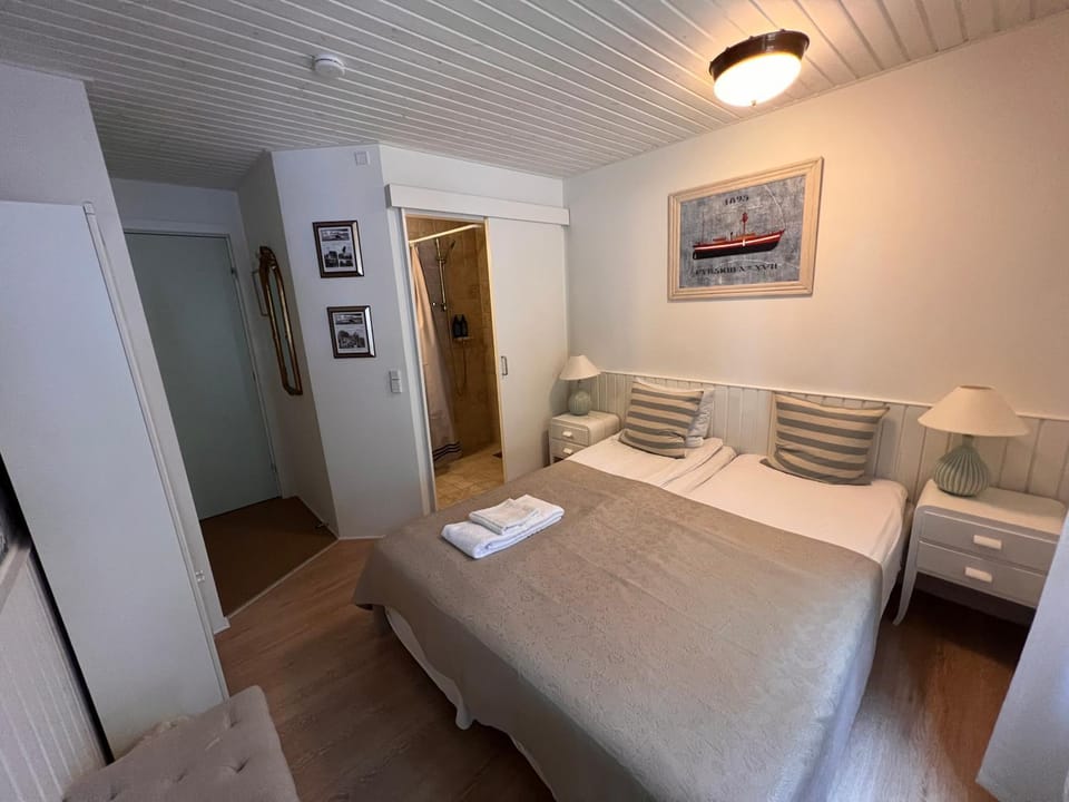 Property building, Photo of the whole room, Bedroom