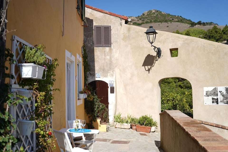 Property building, Day, Natural landscape, Mountain view, Sea view