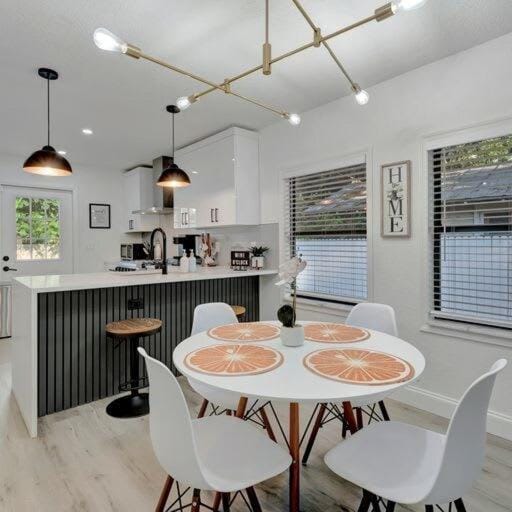 Day, TV and multimedia, Kitchen or kitchenette, Dining area, Bedroom, furniture, kitchen