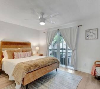 Family Fun & Backyard Oasis Hot Tub Games & BBQ House in St Petersburg