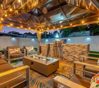 Family Fun & Backyard Oasis Hot Tub Games & BBQ House in St Petersburg