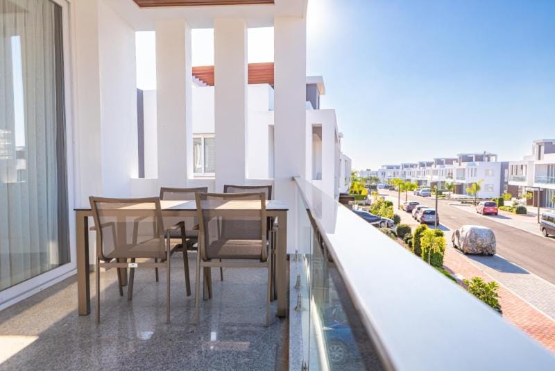 Property building, Patio, Day, View (from property/room), Balcony/Terrace, Living room, Seating area, Dining area, City view, Pool view, Swimming pool