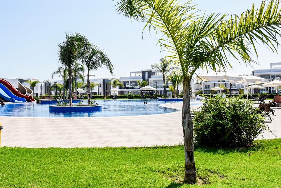 Communal lounge/ TV room, Day, Natural landscape, Children play ground, Garden, Evening entertainment, Garden view, Pool view, Swimming pool, sunbed