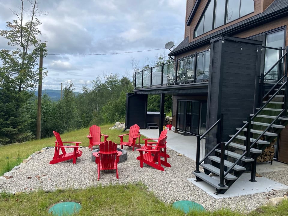 Property building, Garden view, Mountain view, Quiet street view