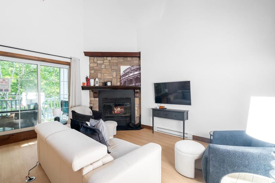 Les Manoirs 3bdrs Near Village House in Mont-Tremblant