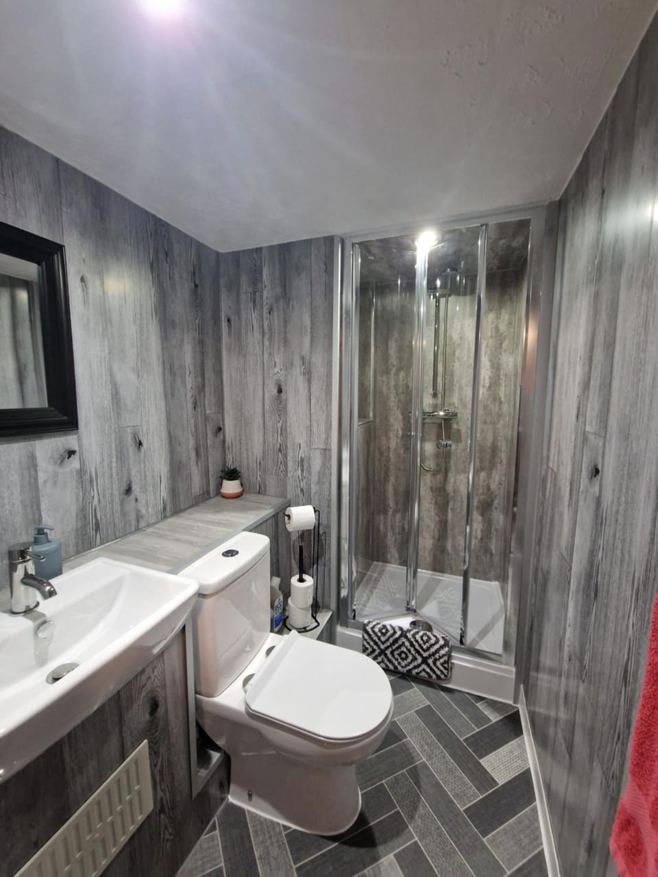 Shower, Toilet, towels