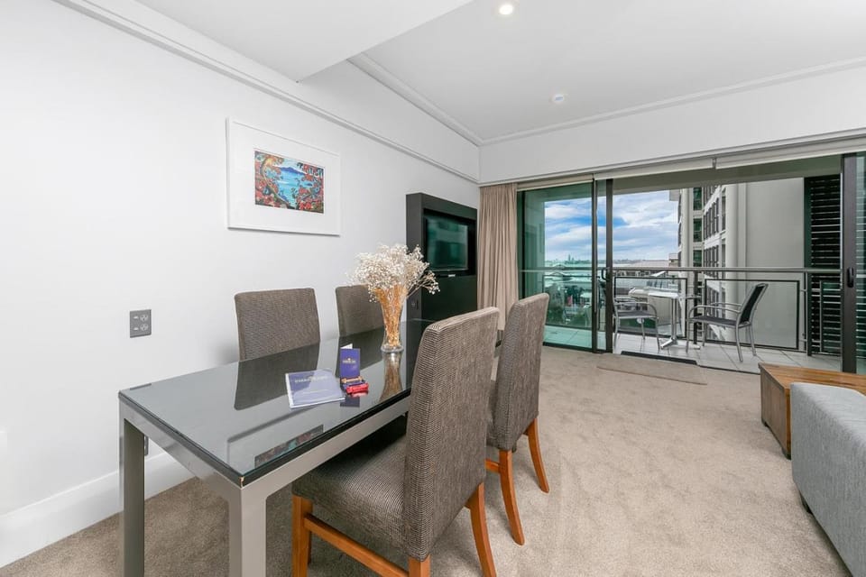 TV and multimedia, View (from property/room), Balcony/Terrace, Living room, Seating area, Dining area