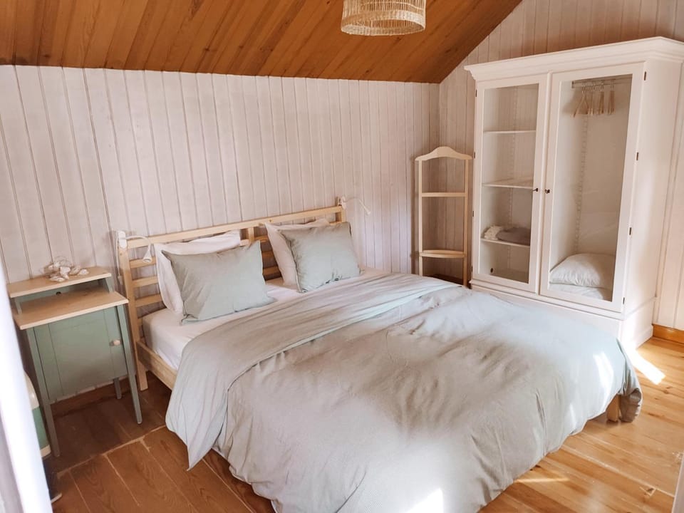 Bed, Photo of the whole room, Bedroom, wardrobe