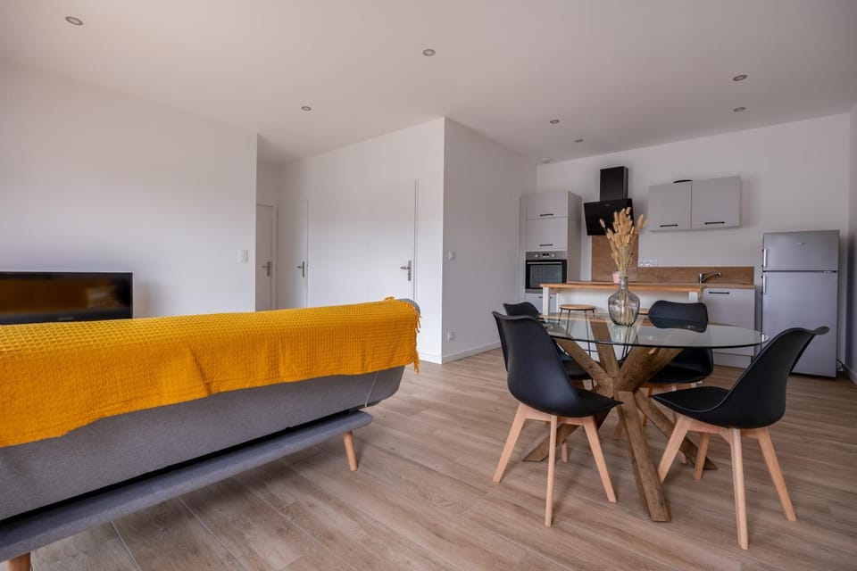 Un cocon climatisé avec jacuzzi House in Nouvelle-Aquitaine