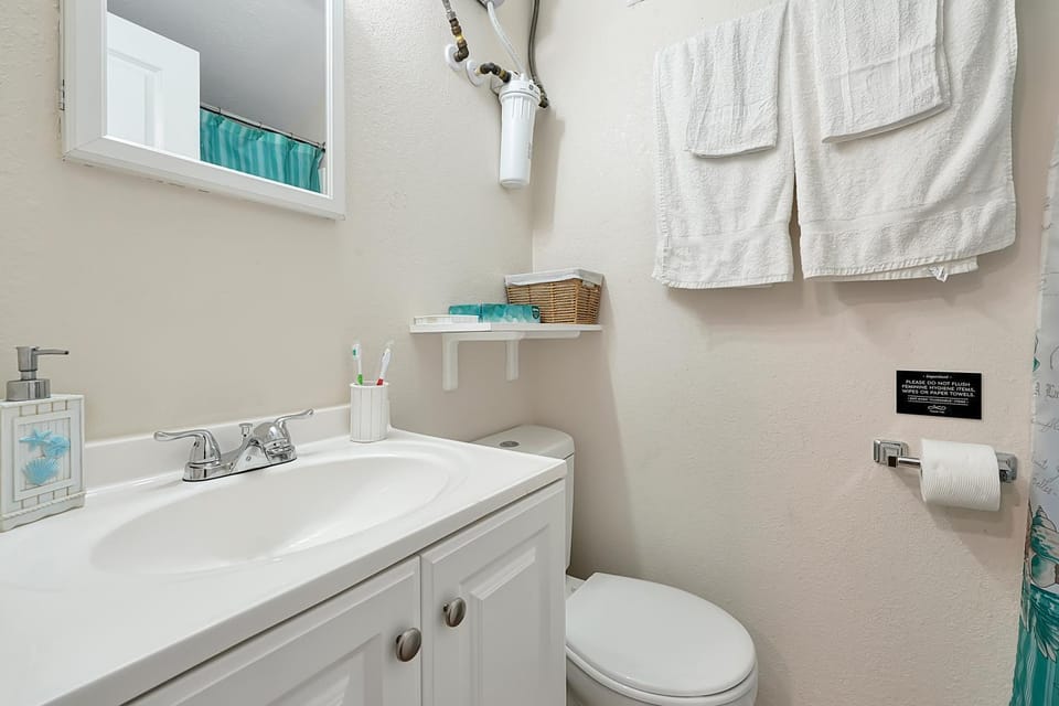 Toilet, Bathroom, towels