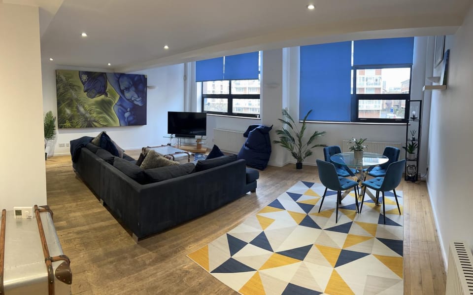 Communal lounge/ TV room, Living room