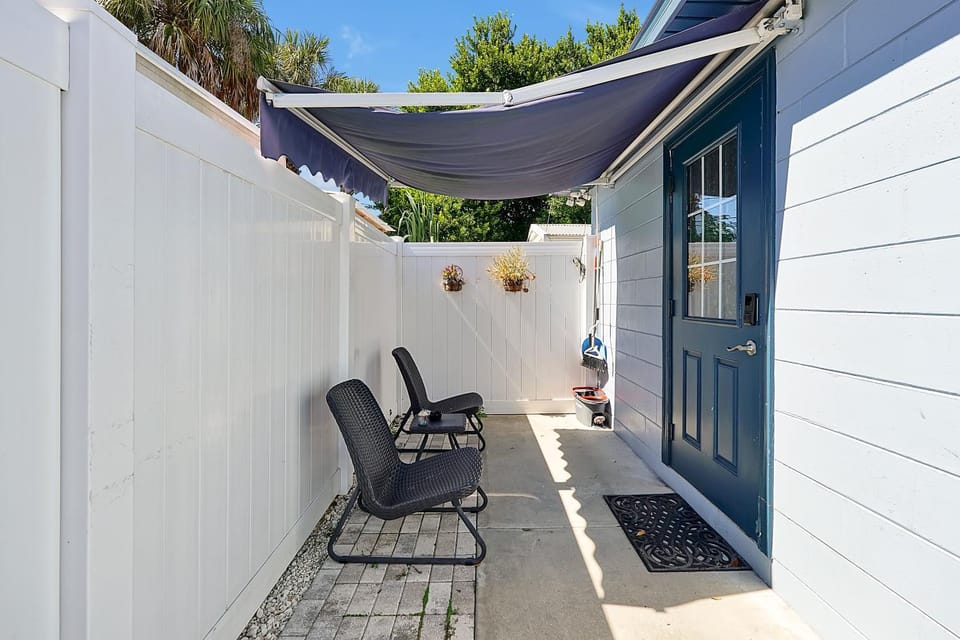 Property building, Patio, Facade/entrance, Inner courtyard view