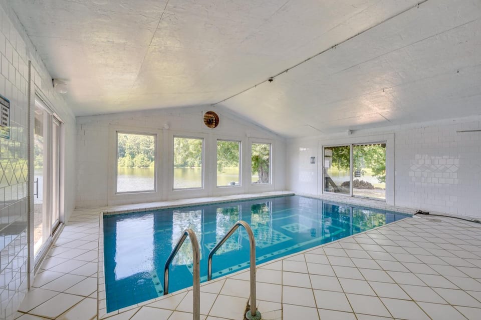 Missouri Castle w/ Private Lake, Pool & 100 Acres! House in Missouri